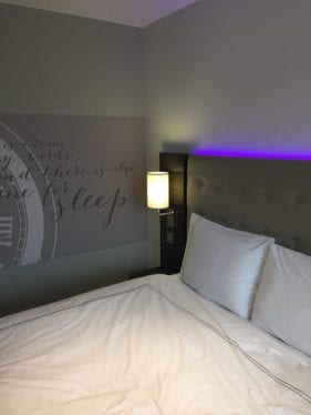 Cama grande e confortável no Premier Inn