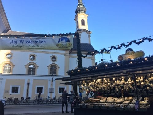 Mercado de natal e os tradicionais enfeites austríacos