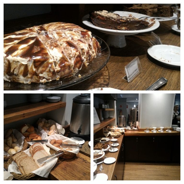 Tortas, pães e bolos do café da manhã do Eko Residence Hotel