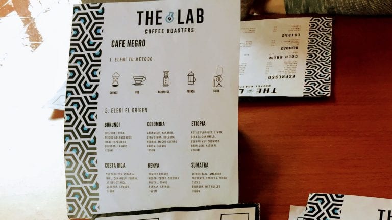 The Lab Coffee Roasters: escolha o método e a origem do grão para beber um café preto