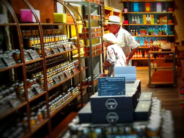 Mercados e Lojas Gourmet Tumb