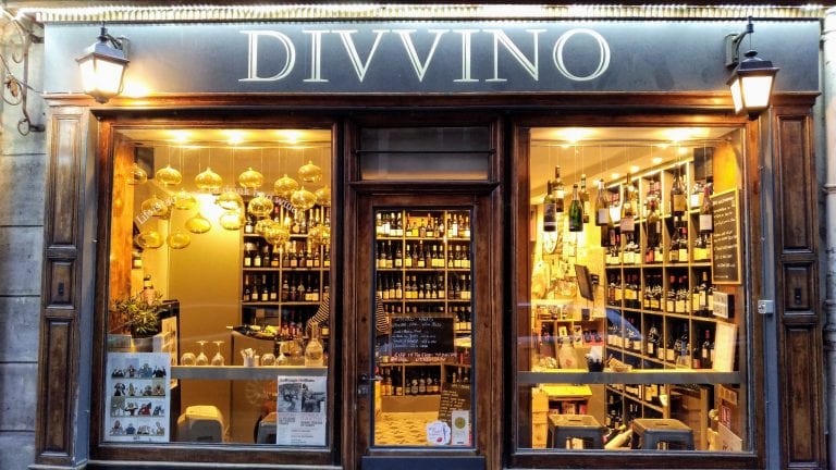 Fachada da Divvino Paris no Marais