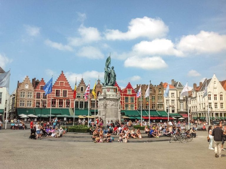 Grote Markt de Bruges (fonte: Visit Brugge)