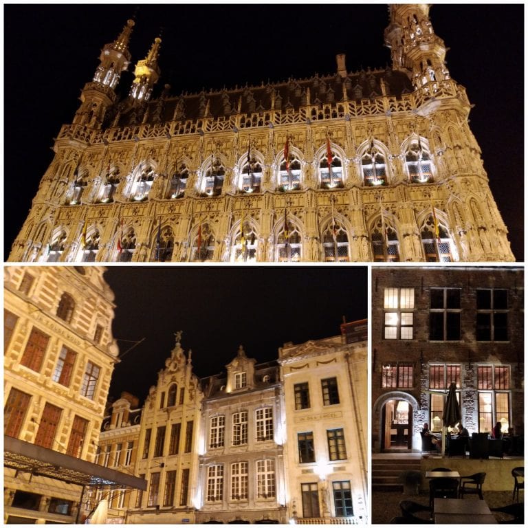 Prédios históricos de Leuven iluminados a noite