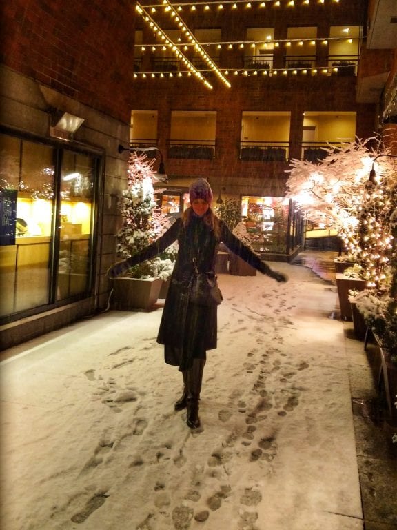 Onde se hospedar em Seattle: conheça o Inn at the Market no coração do Pike Place Market 10 Inn at the Market: neve na madrugada no pátio que dá acesso ao hotel