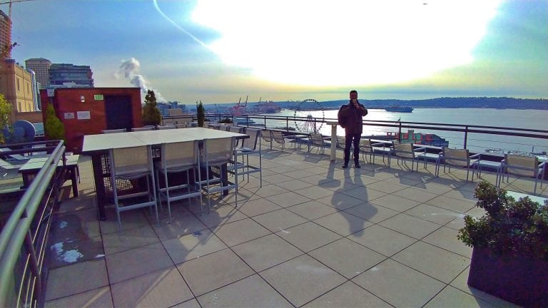 Onde se hospedar em Seattle: conheça o Inn at the Market no coração do Pike Place Market 9 Inn at the Market: um deck com vista panorâmica