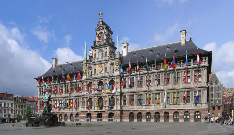 Stadhuis van Antwerpen e Brabo's Fountain