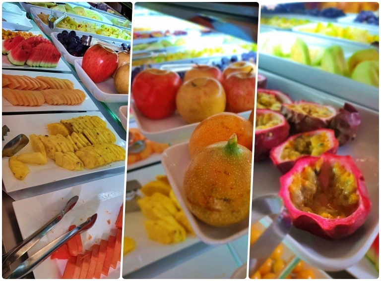 Frutas tropicais do café da manhã do Hotel Du Parc Royal