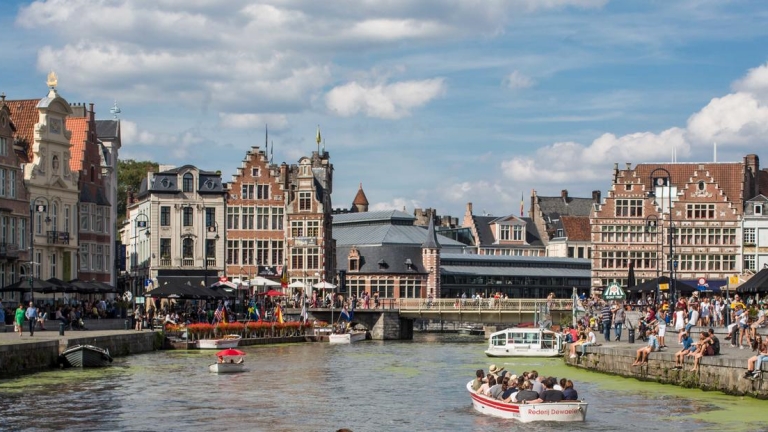 Graslei e Korenlei: Ponte Grasbrug e fachadas históricas