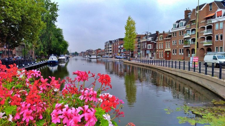 Gouda: as paisagens entre a estação e o centro histórico