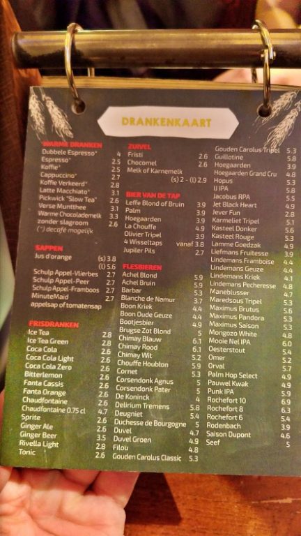 foto do vasto cardápio de cervejas