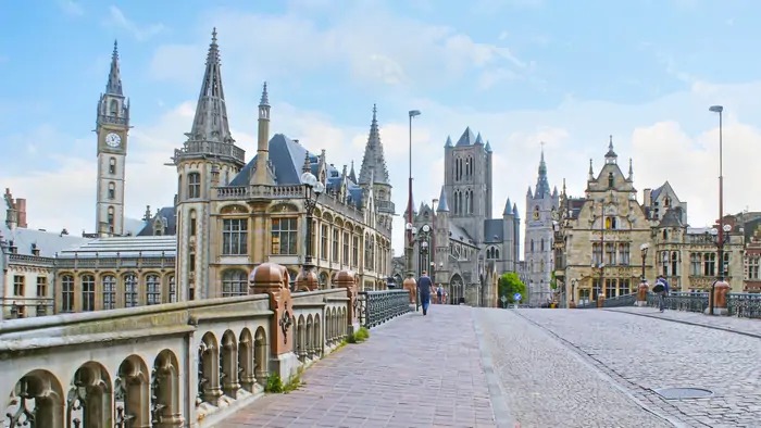 Sint-Michielsbrug (Ponte São Miguel) e as 3 torres de Gent | Foto: Shutterstock