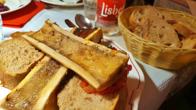 Le Tire-Bouchon: comida típica da Alsácia em um autêntico winstub de Estrasburgo 13 Le Tire-Bouchon: comida típica da Alsácia em um autêntico winstub de Estrasburgo - tirebouchon entrada1