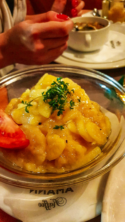 Gasthaus Goldener Hirschen: salada de batata