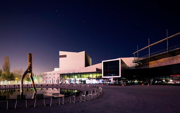 O que fazer em Bregenz, na Áustria: o encontro da montanha com o Lago Constança (Bodensee) 49 Festspielhaus Bregenz - Casa do Festival
