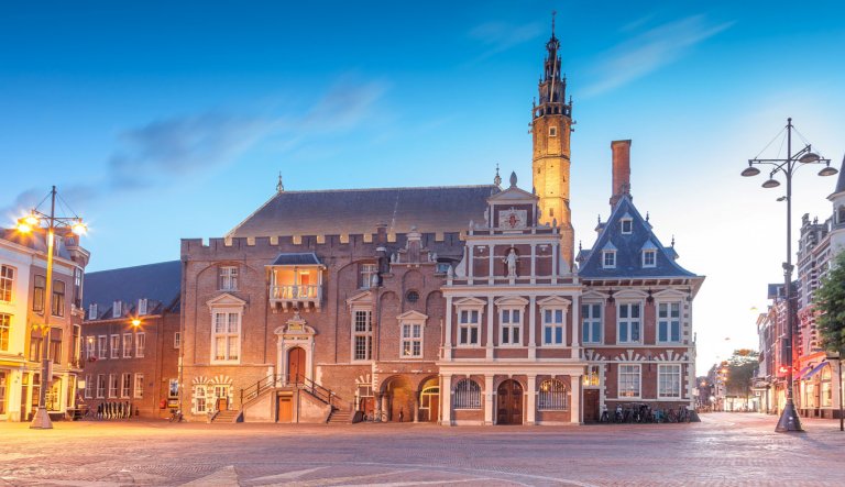 Bela prefeitura medieval de Haarlem | Foto: © holland.com