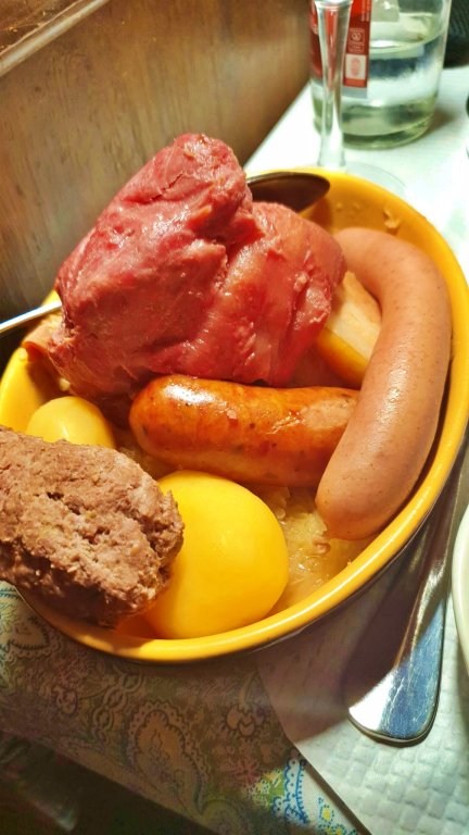 Le Tire-Bouchon: comida típica da Alsácia em um autêntico winstub de Estrasburgo 16 Le Tire-Bouchon: comida típica da Alsácia em um autêntico winstub de Estrasburgo - tirebouchon prato3