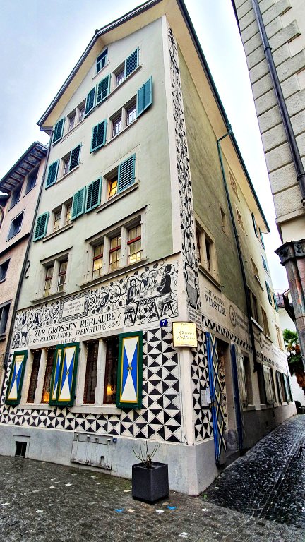 Fachada histórica do restaurante Kaiser's Reblaube | Onde comer em Zurique