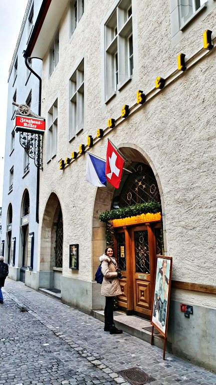 Entrada do Zeughauskeller | Onde comer em Zurique