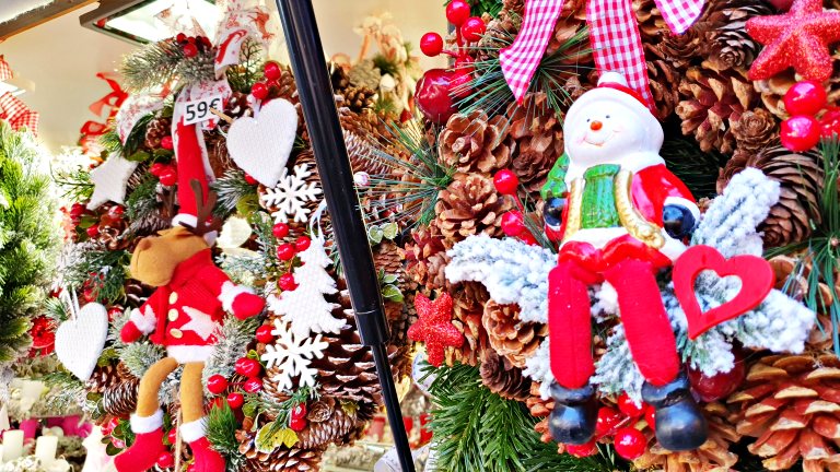 Enfeites e itens de decoração natalinos dos Mercados de Natal de Colmar