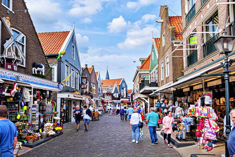 O que fazer na Holanda: 9 cidades para visitar em um roteiro pelos Países Baixos 9 O que fazer na Holanda: 9 cidades para visitar em um roteiro pelos Países Baixos - volendam01