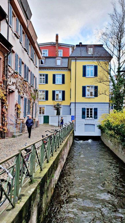 O que fazer em Freiburg, na Alemanha: roteiro de 1 dia no coração da Floresta Negra 39 Klein Venedig (Gerberau e Fischerau) | O que fazer em Freiburg