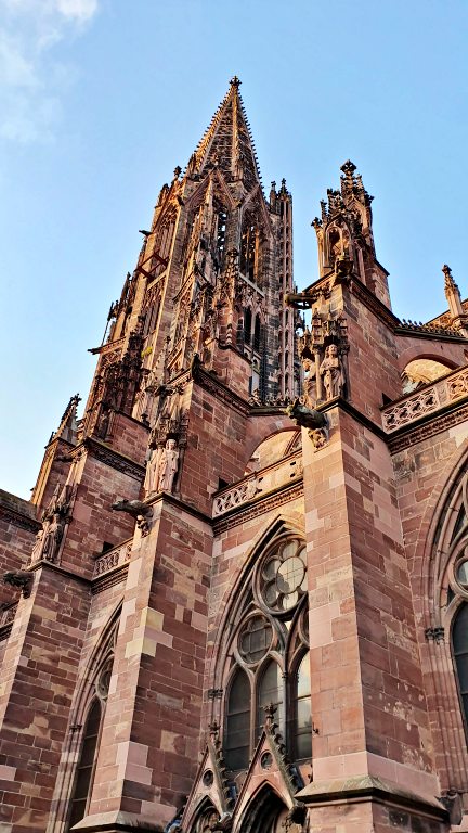 O que fazer em Freiburg, na Alemanha: roteiro de 1 dia no coração da Floresta Negra 30 Münster: Catedral de Freiburg | O que fazer em Freiburg