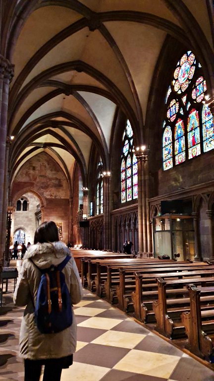 O que fazer em Freiburg, na Alemanha: roteiro de 1 dia no coração da Floresta Negra 34 Interior da Catedral de Freiburg | O que fazer em Freiburg