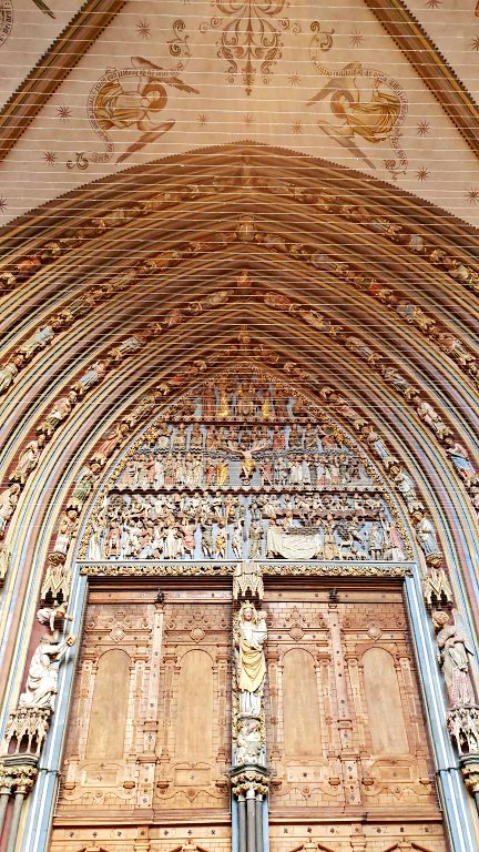 O que fazer em Freiburg, na Alemanha: roteiro de 1 dia no coração da Floresta Negra 33 Interior da Catedral de Freiburg | O que fazer em Freiburg