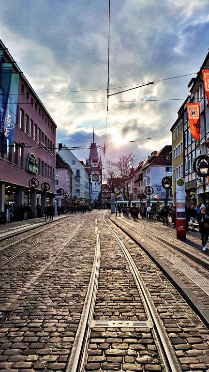 O que fazer em Freiburg, na Alemanha: roteiro de 1 dia no coração da Floresta Negra 36 Martinstor (Martin's Gate) | O que fazer em Freiburg