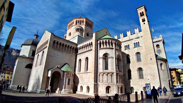 O que fazer em Trento: roteiro de 1 dia na cidade de melhor qualidade de vida da Itália 20 Catedral de Trento (Duomo di S. Vigilio) | O que fazer em Trento