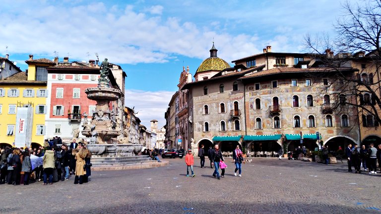 O que fazer em Trento: roteiro de 1 dia na cidade de melhor qualidade de vida da Itália 16 Case Cazuffi - Rella | O que fazer em Trento