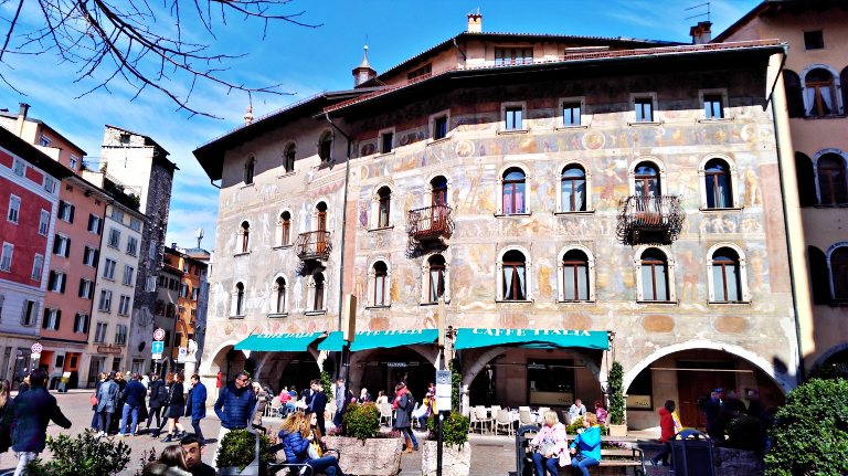 O que fazer em Trento: roteiro de 1 dia na cidade de melhor qualidade de vida da Itália 17 Case Cazuffi - Rella | O que fazer em Trento