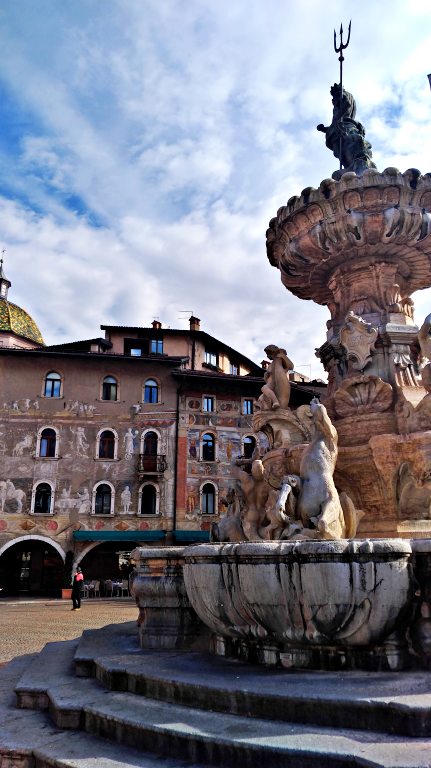 O que fazer em Trento: roteiro de 1 dia na cidade de melhor qualidade de vida da Itália 13 Piazza del Duomo | O que fazer em Trento