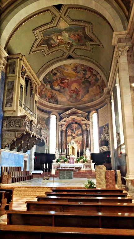 O que fazer em Trento: roteiro de 1 dia na cidade de melhor qualidade de vida da Itália 6 Interior da Chiesa di Santa Maria Maggiore | O que fazer em Trento
