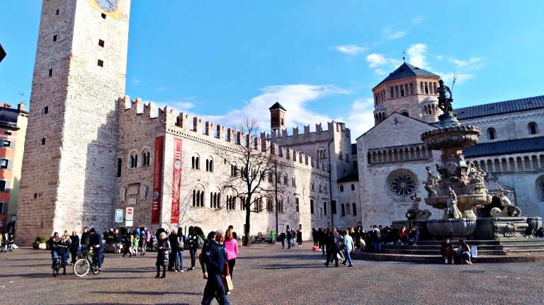 O que fazer em Trento: roteiro de 1 dia na cidade de melhor qualidade de vida da Itália 15 Piazza del Duomo | O que fazer em Trento