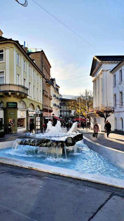 O que fazer em Baden-Baden: roteiro de 1 dia na cidade das águas termais na Alemanha 18 Arredores da Leopoldsplatz e Sophienstrasse no centro histórico | O que fazer em Baden-Baden