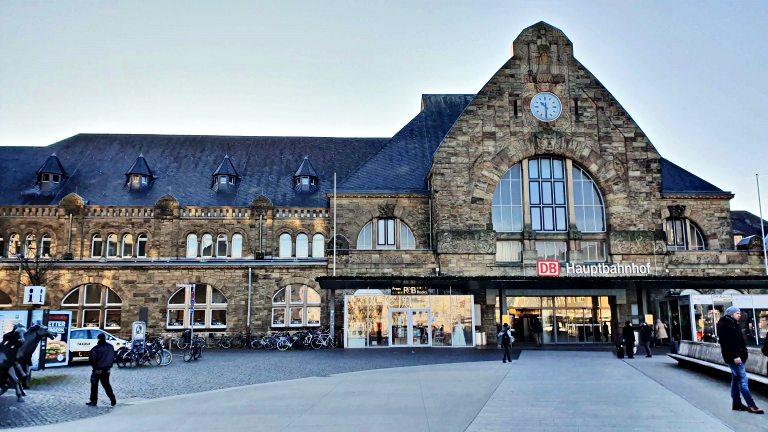 Aachen Hauptbahnhof: estação de trem em Aachen, na Alemanha