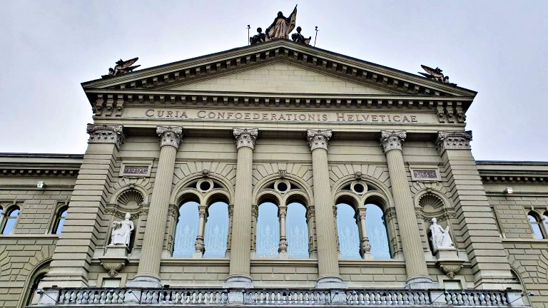 Bundesplatz e o Palácio Federal da Suíça | O que fazer em Berna