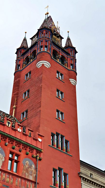 Detalhes da fachada da Rathaus, a Prefeitura de Basel | O que fazer em Basel