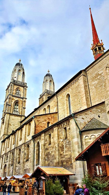 O que fazer em Zurique: roteiro de 2 dias na maior cidade da Suíça 30 Grossmünster: a Grande Catedral | O que fazer em Zurique