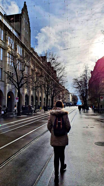 O que fazer em Zurique: roteiro de 2 dias na maior cidade da Suíça 5 Bahnhofstrasse: principal avenida de Zurique