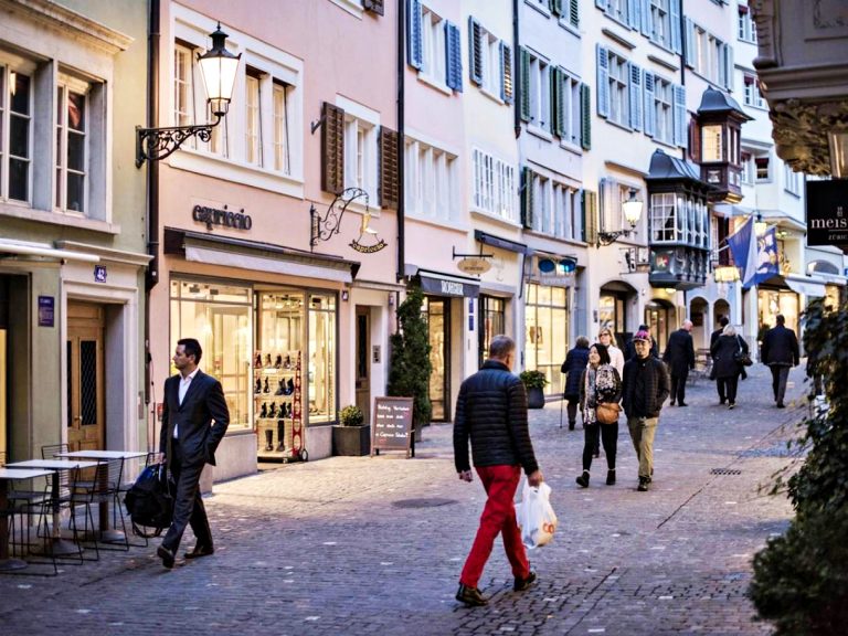 O que fazer em Zurique: roteiro de 2 dias na maior cidade da Suíça 11 Augustinergasse (credito: https://www.zuerich.com) | O que fazer em Zurique
