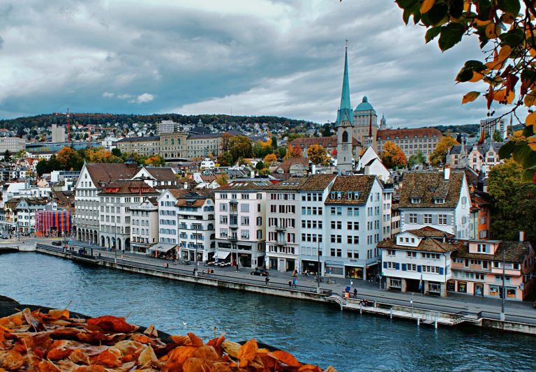 O que fazer em Zurique: roteiro de 2 dias na maior cidade da Suíça 38 Lindenhof | O que fazer em Zurique (fonte: zuerich.com)