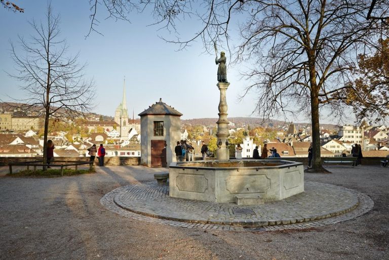 O que fazer em Zurique: roteiro de 2 dias na maior cidade da Suíça 37 Lindenhof | O que fazer em Zurique (fonte: zuerich.com)