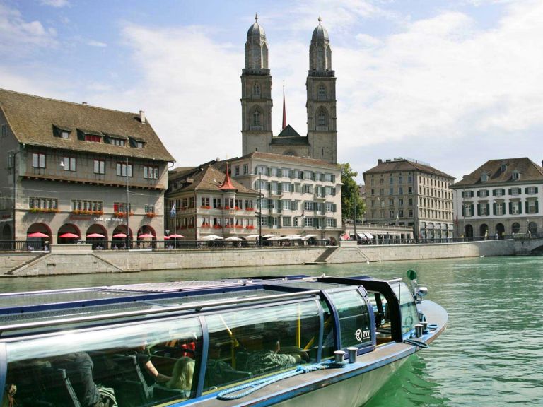 Passeio de barco pelo rio Limmat | O que fazer em Zurique (créditos: zuerich.com)