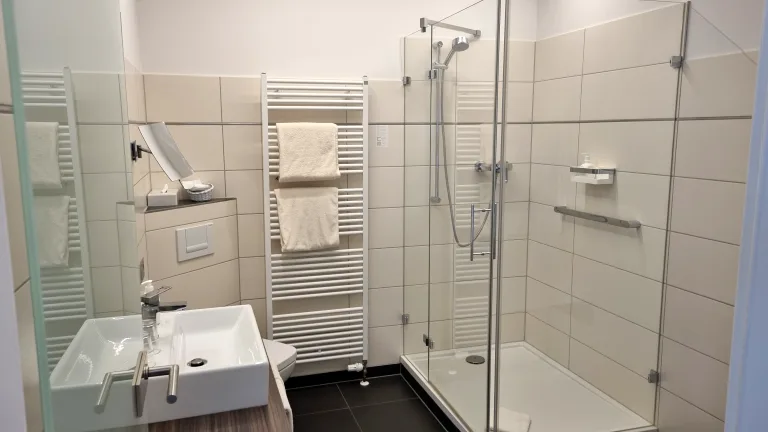 Onde ficar em Rüdesheim am Rhein, no vale do Reno: conheça o familiar e renovado Hotel Trapp 24 Banheiro do quarto do Hotel Trapp | Onde ficar em Rüdesheim am Rhein