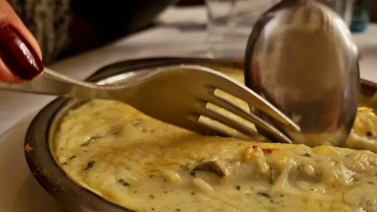 Canelons d’espinacs amb brandada de bacallà ( Canelone de espinafre com brandada de bacalhau)  | Restaurant Can Culleretes | Onde comer em Barcelona