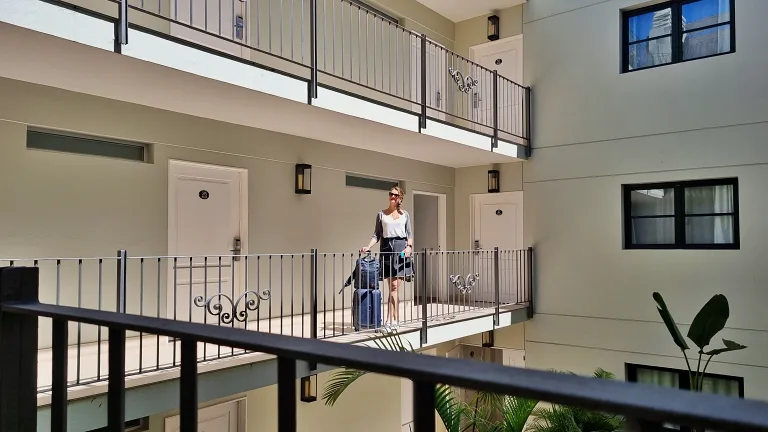 Nuss Buenos Aires Soho: conforto e luxo no coração de Palermo 8 Corredor que leva aos quartos, no pátio central