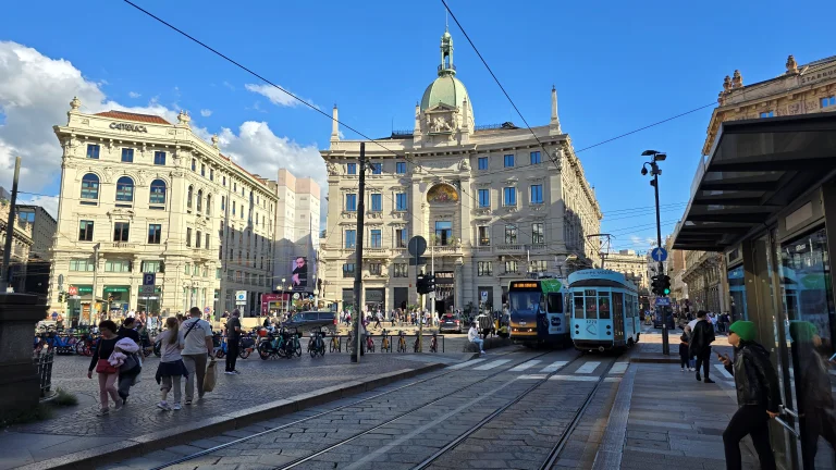 O que fazer em Milão: roteiro de 2 ou 3 dias na capital da moda da Itália 53 Piazza Cordusio | O que fazer em Milão